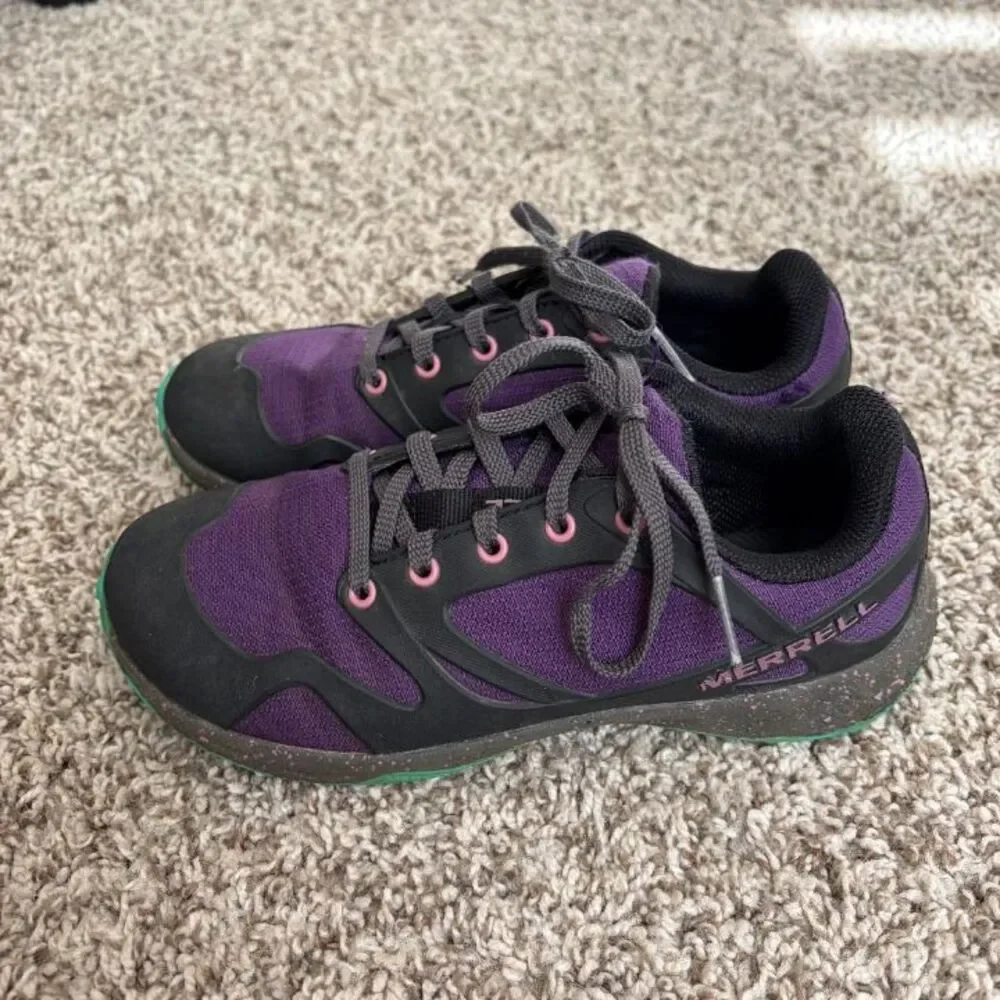Size 2 / Girls Merrell Sneakers